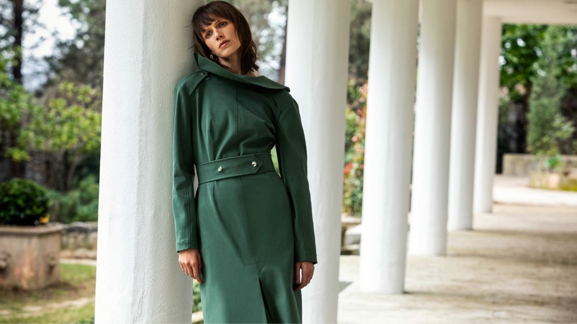 What Colors Match with a Dark Green Dress? Kameya What Colors Match with a Dark Green Dress? Kameya