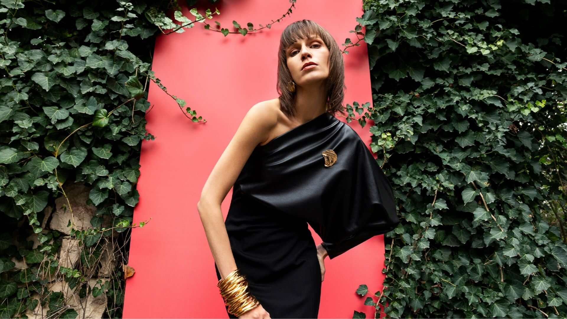 how to wear one shoulder dress in winter How To Wear One Shoulder Dress In Winter