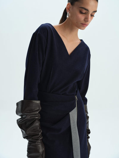 V-NECK DETAIL BLOUSE
