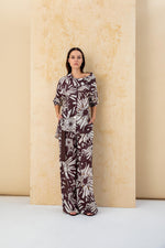 ASİMETRİK YAKA FLORAL DESENLİ BLUZ