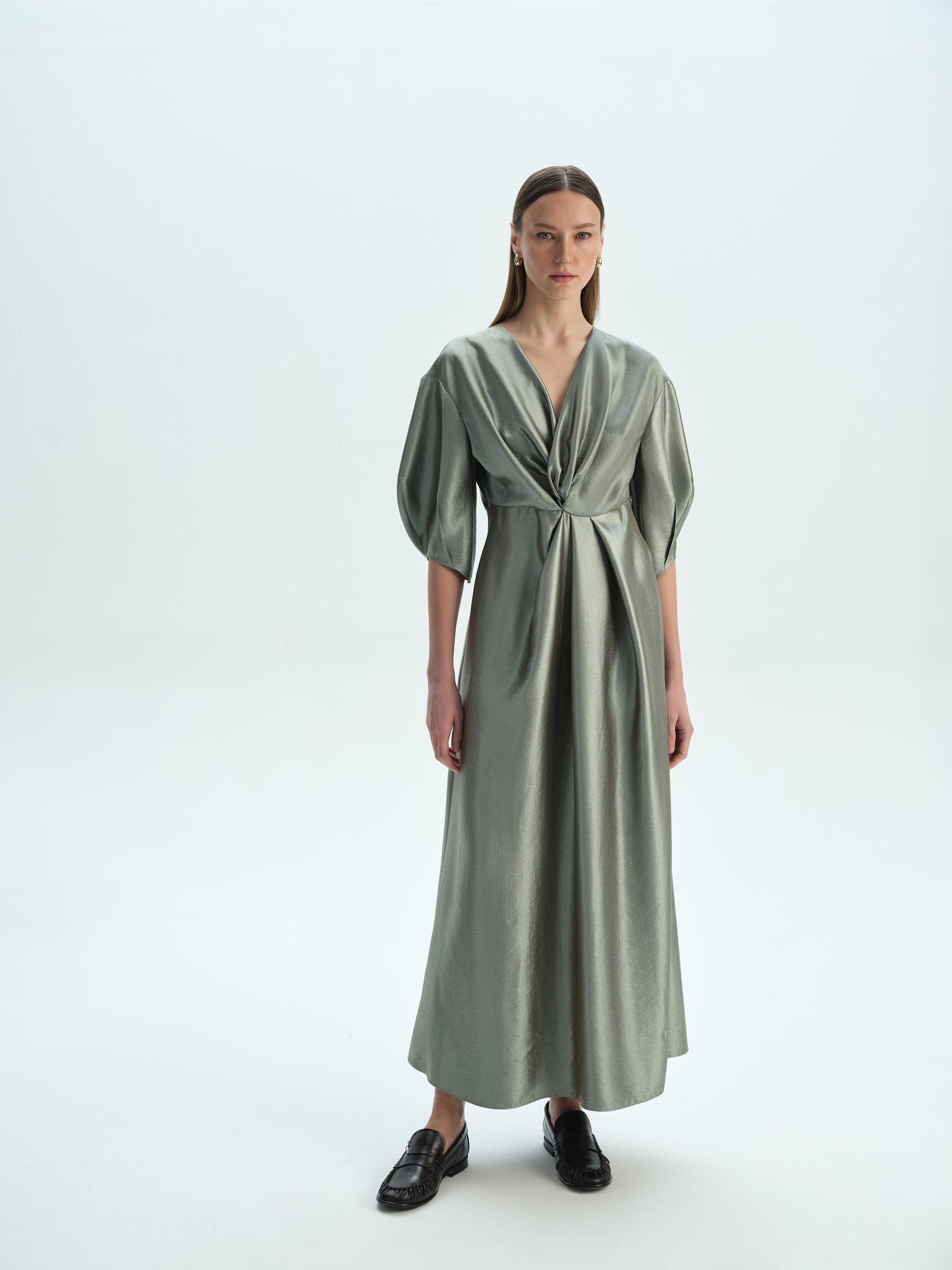 DRAPED V-NECK RUCHED DETAIL MAXI DRESS