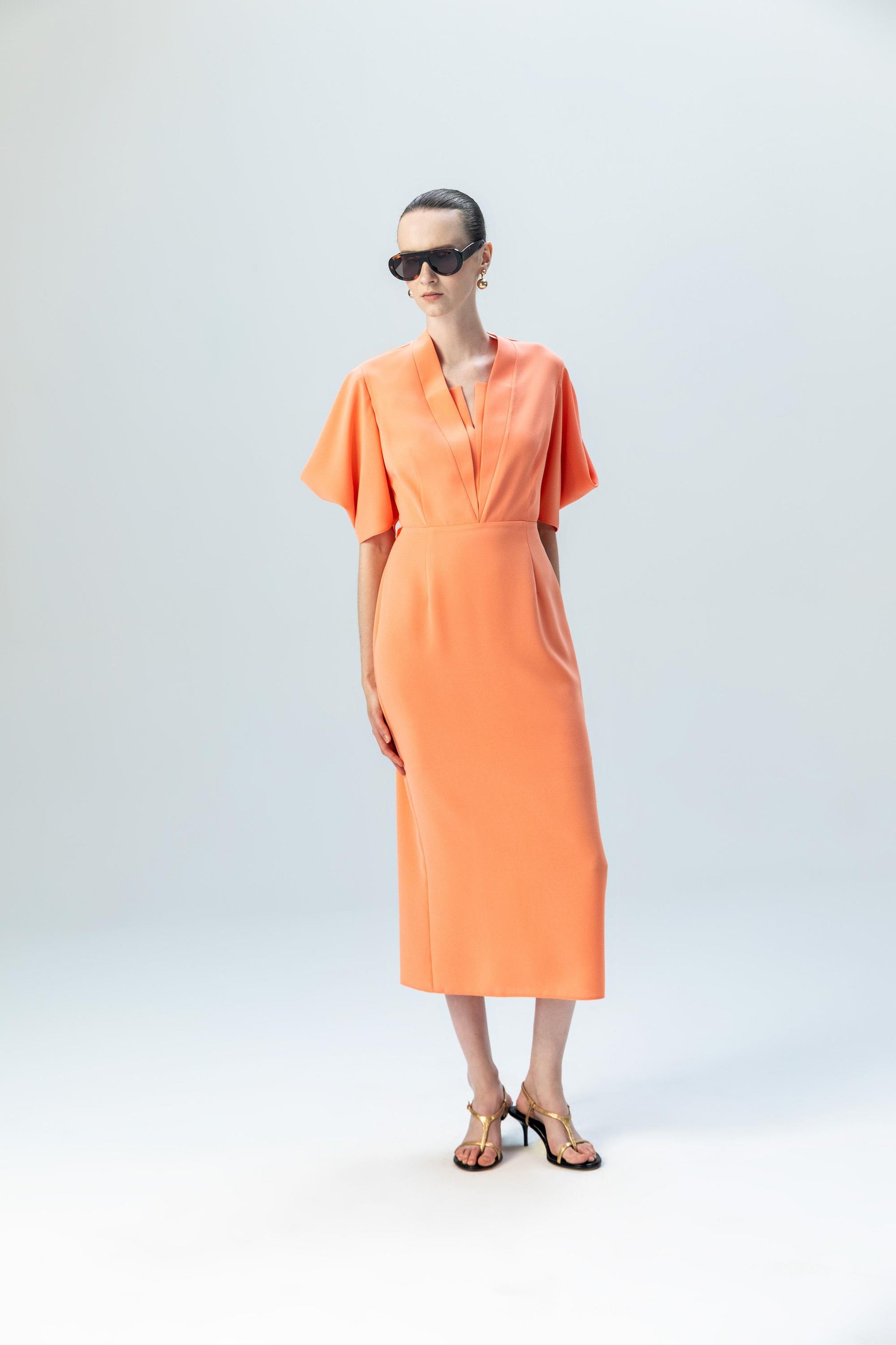 BACKLESS MIDI DRESS Kameya BACKLESS MIDI DRESS Kameya